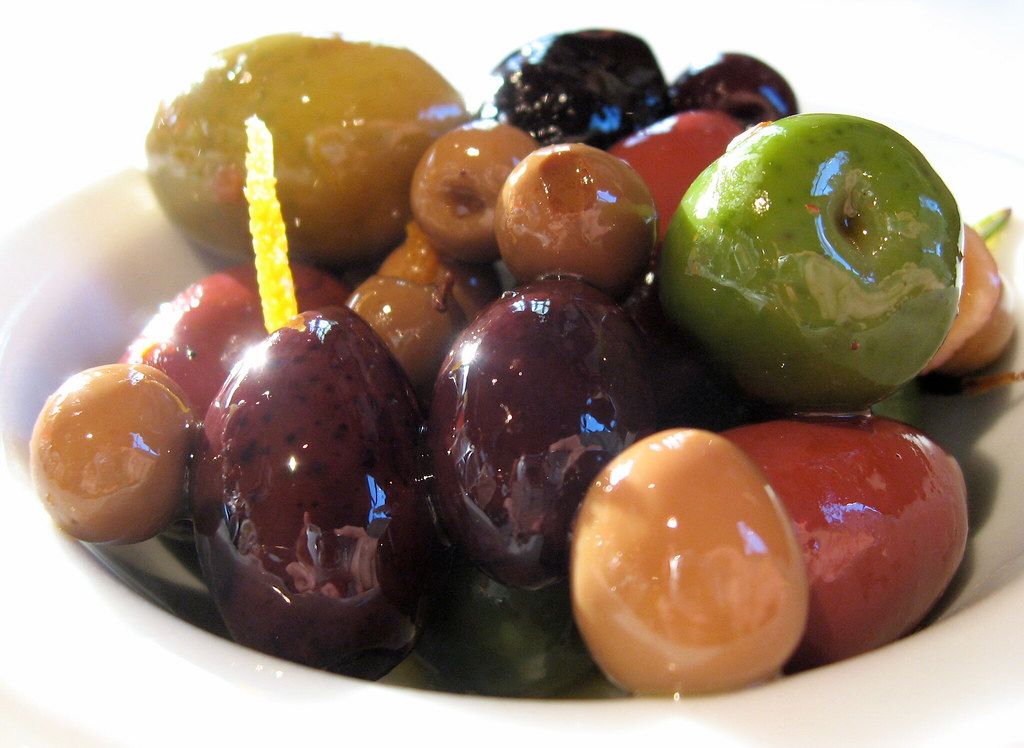 Black vs. Green Olives: What's the Difference?