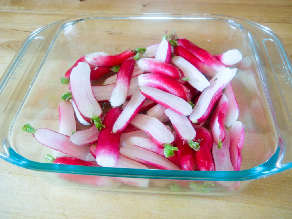 Tangy, Spicy & Sweet: DIY Pickled Radishes Recipe