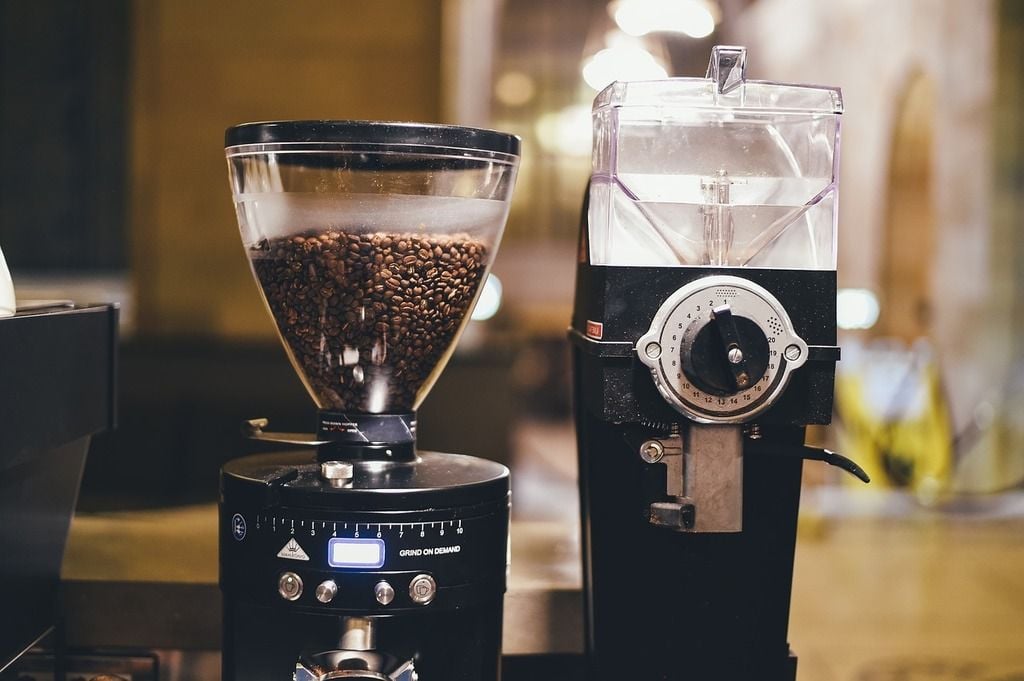 Classic Coffee Machines: Retro Brewers That Still Steal the Spotlight