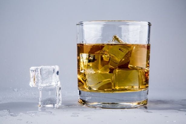 The Kentucky Buck: A Modern, Fruity Whiskey Classic