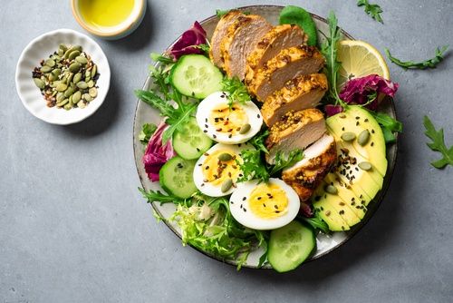 Grilled Chicken with Cucumber Salad: A Summery Delight